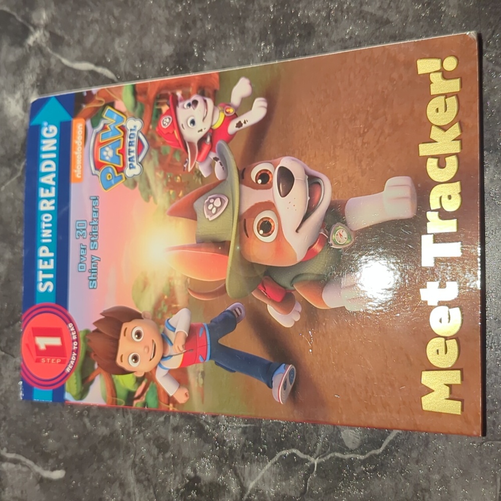 ⭐️ 5/ $25 Paw Patrol Level 1 step into reading book with stickers